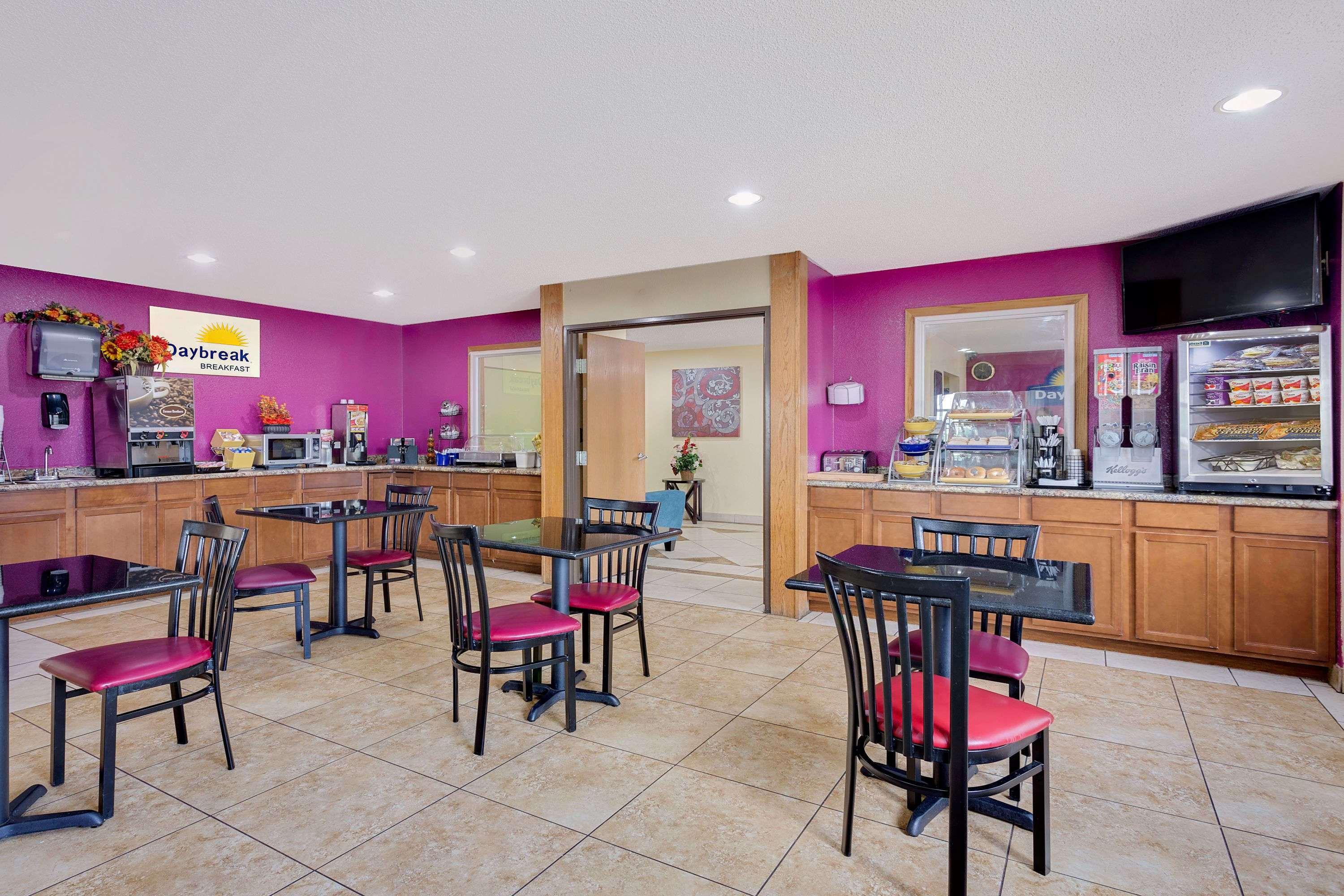 Days Inn By Wyndham Racine/Sturtevant Dış mekan fotoğraf
